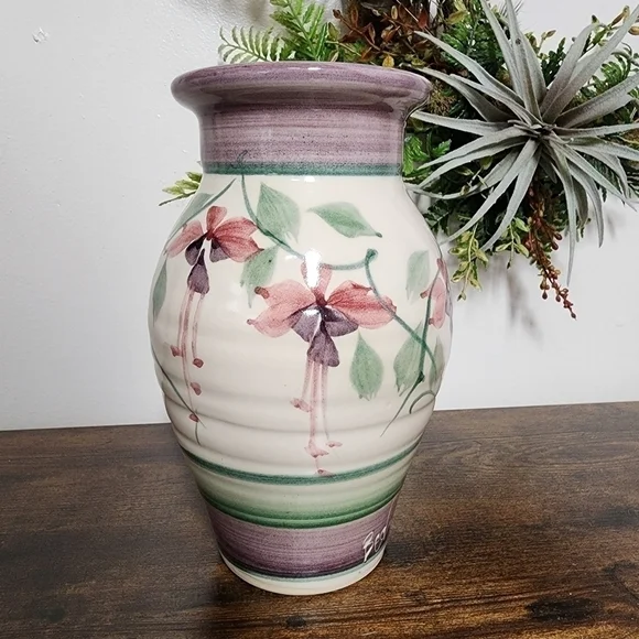 VINTAGE HANDMADE VASE Floral American Artisan Pottery Olde Towne BLEEDING HEART. - Picture 2 of 8